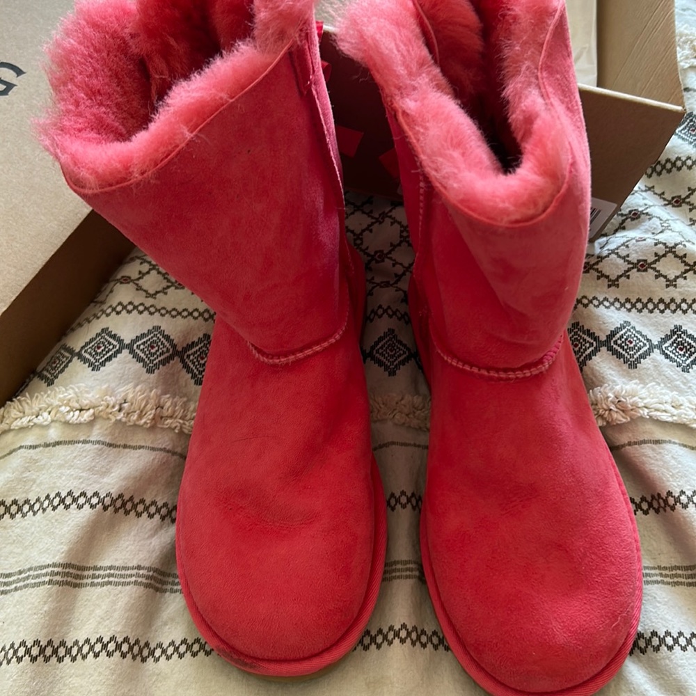 Coral Bailey bow UGGS